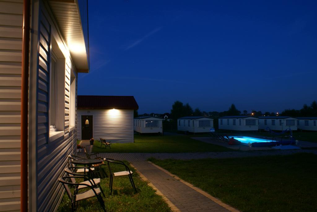 Cuma Camp Villa Sarbinowo Eksteriør billede