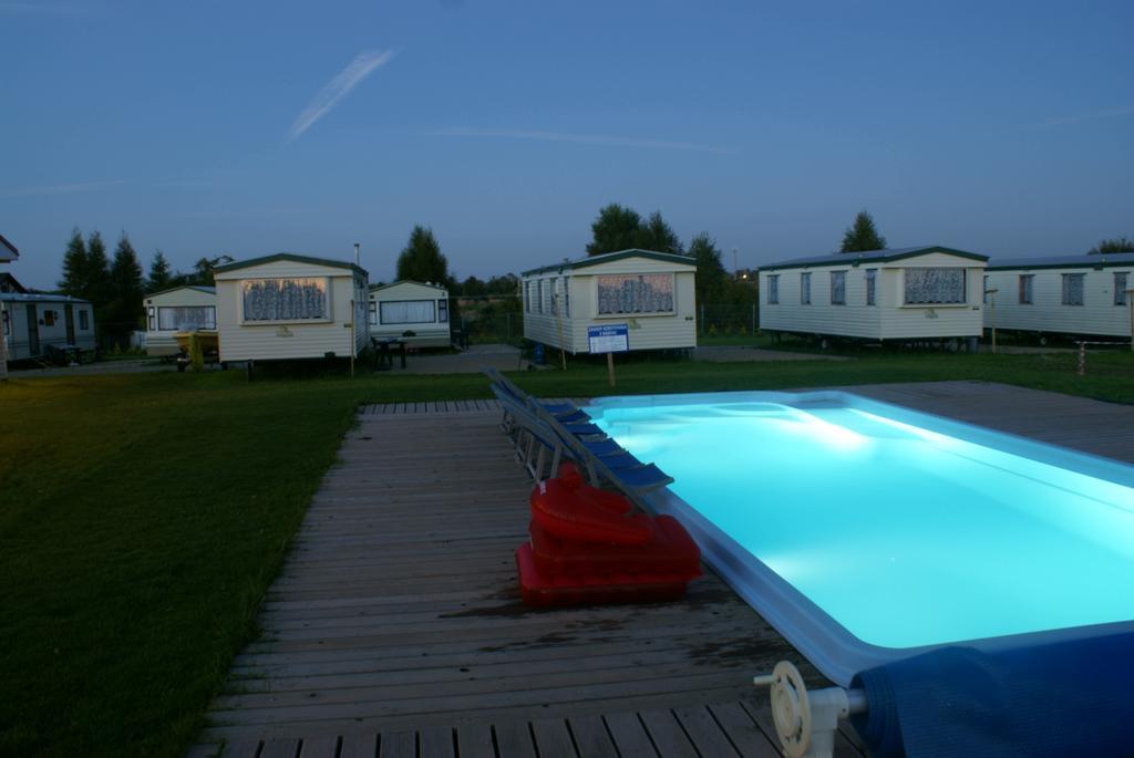 Cuma Camp Villa Sarbinowo Eksteriør billede